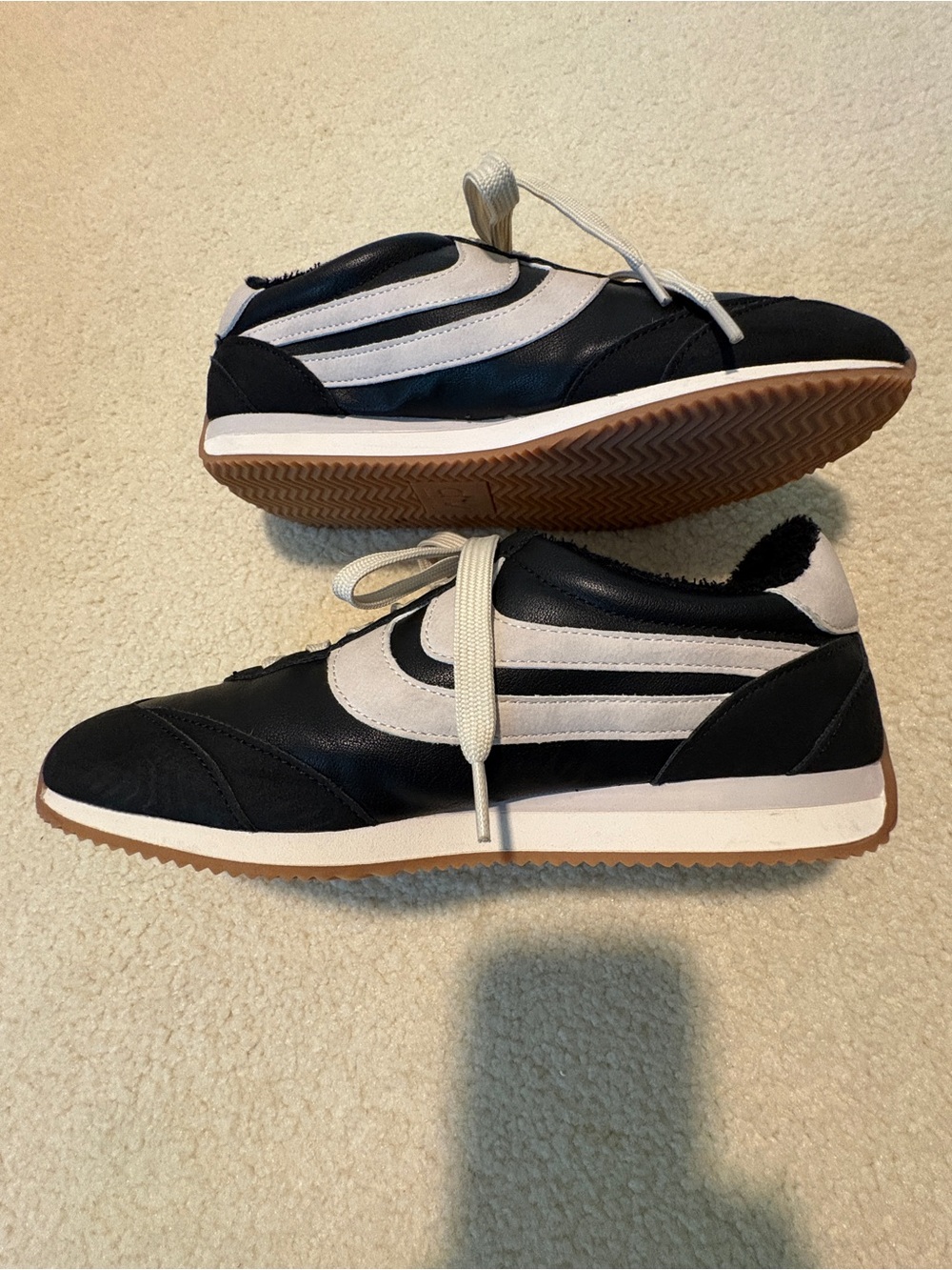 Like new DV by Dolce Vita Black and Cream Women’s Retro Trainer Sneakers, size 8